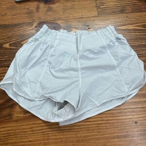 Lululemon high rise hotty hot shorts 2.5” size 6